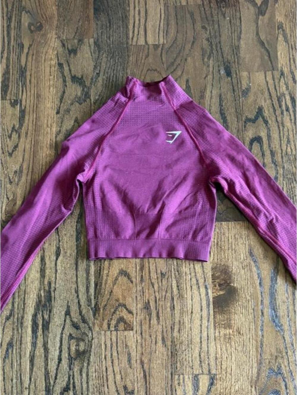 Gymshark maroon crop top